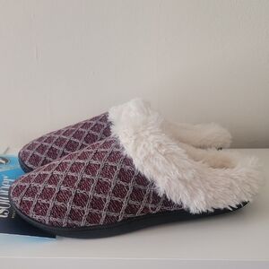 Isotoner Cozy Women's Slippers in Burgundy and Cream
